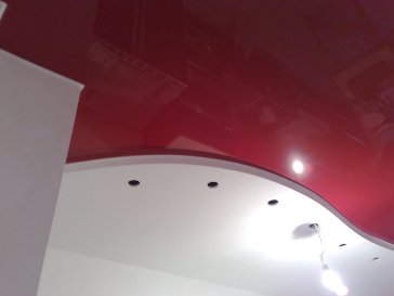 Лаковый натяжной потолок фото